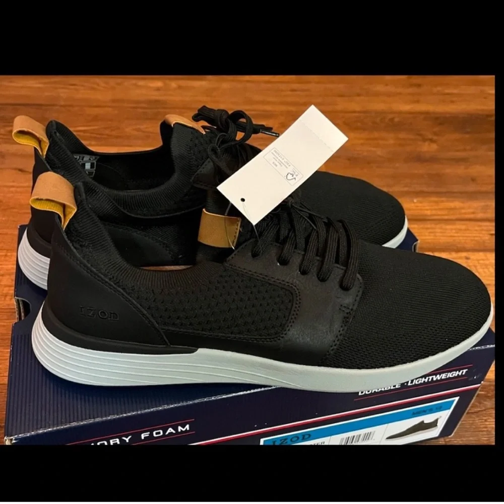 IZOD “Bannister”Lightweight Stretch Textile Memory Foam/Flexible Outsole Sneaker